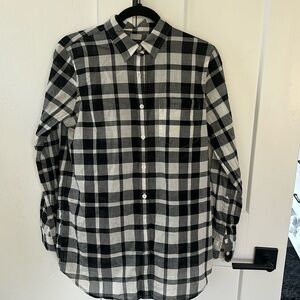 Banana Republic soft 100% cotton dress shirt